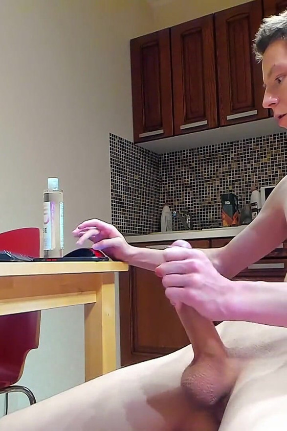 I Watch Gay Porn on My Phone Very Much Cum This