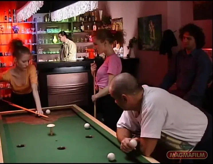 The Bravest Daripada Tiga Teman Wanita Di Salun Billiard Dapat Blowjob Dari Bos DJ