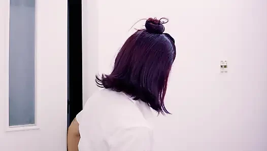 Bürofetisch: Brünette Sekretärin Mit Behaarter Muschi Gibt Dem Chef