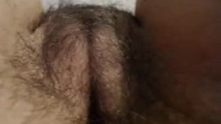 Fenda genital peluda madura, close-up