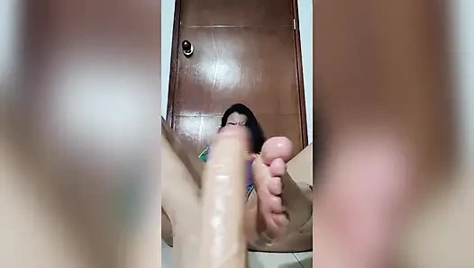 Ein guter footjob für liebhaber meiner kleinen füße