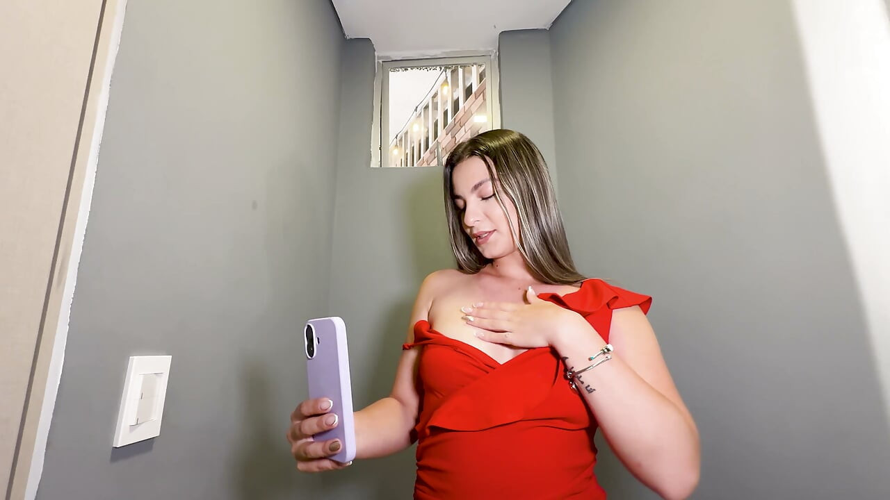 18 Year Old Colombian Blonde Cheats on Her Boyfriend with the Agent of Good Roots of Small Penis, Swallows All His Cum!