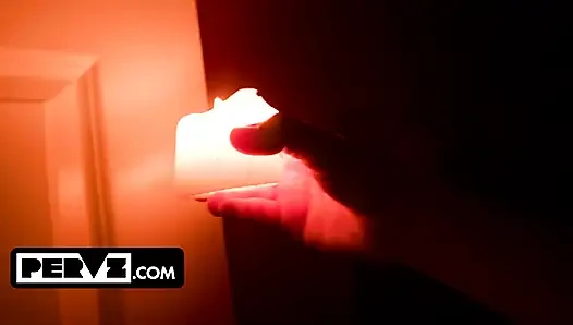 Tesisatçı Rion King Myra'nın ürkütücü tuzağına giriyor ve kaçamıyor