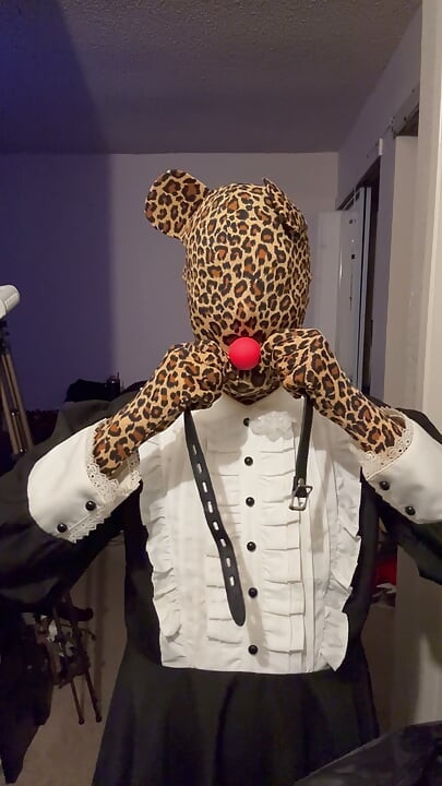 Urocza lalka Zentai Ubieranie się i zabawa