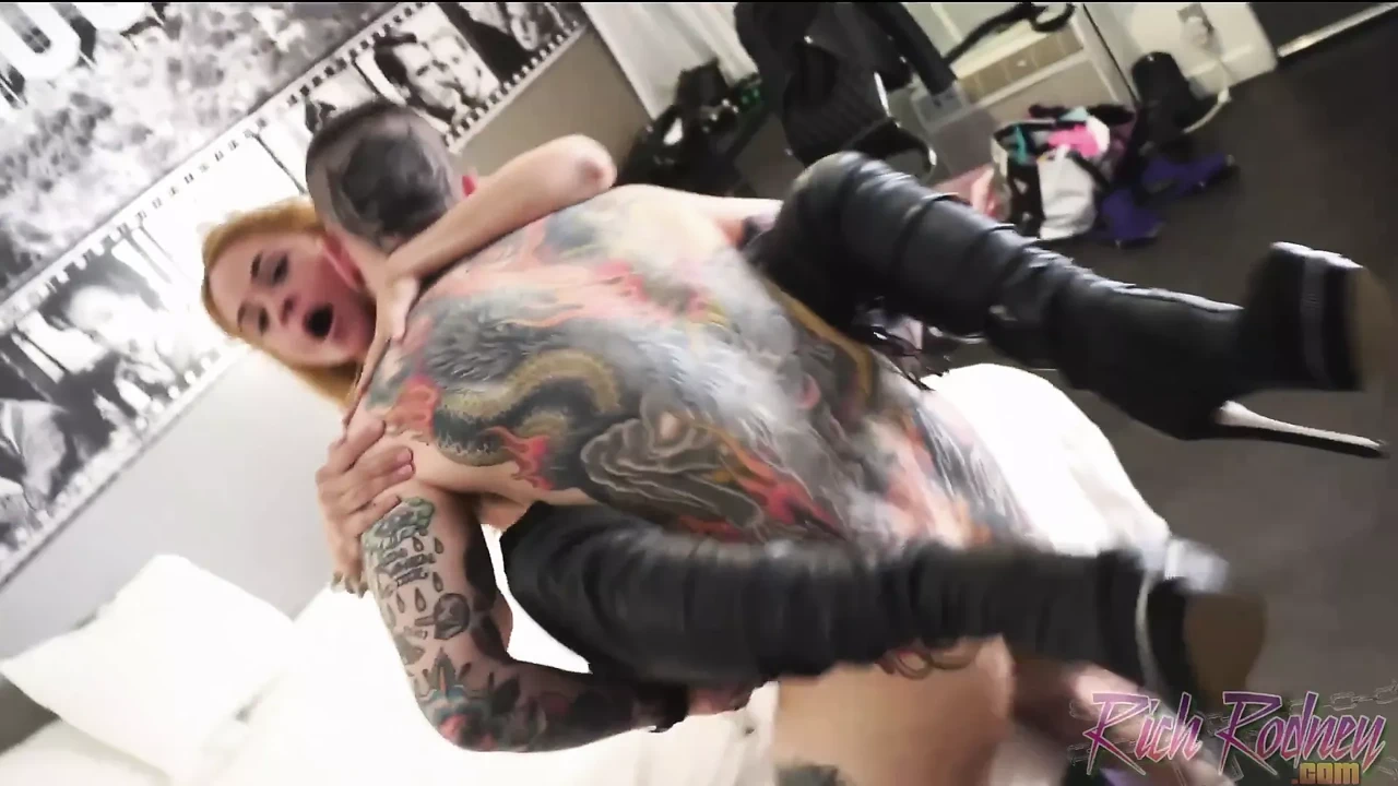 Sarah Vandella，熟女在阴道酒店性爱中性交