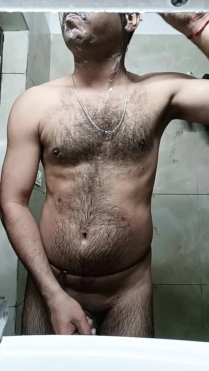 成熟的中年老人和年轻的种族非洲阿拉伯亚洲黑人