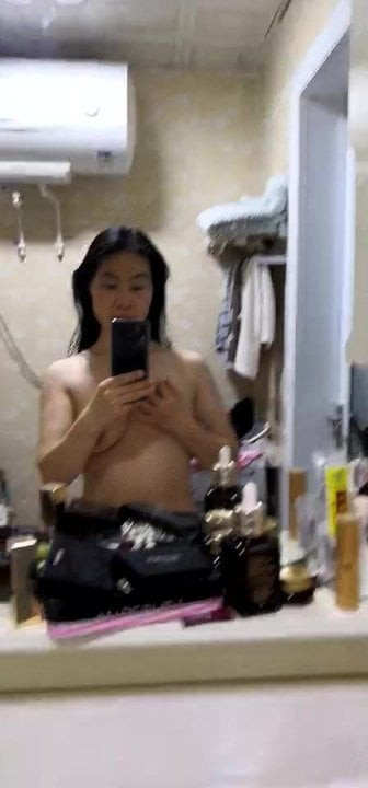 Chinese girlfriend Sally showing body