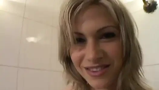 Мощный анальный трах в тройничке!