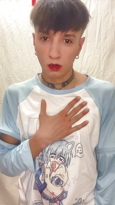 Blue Femboy Zabawy z nową zabawką