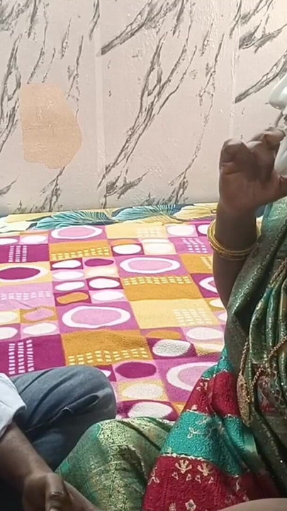 Bratr mého manžela mě svedl, udělal mě skutečnou mrdkou a ošukal mě jako býk. Plný tamilský zvuk se skutečným sténáním | Klipy 1