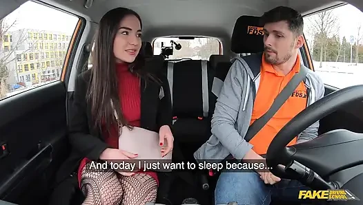 Fake Driving School - Nataly Gold попадает в машину, не надевая трусики