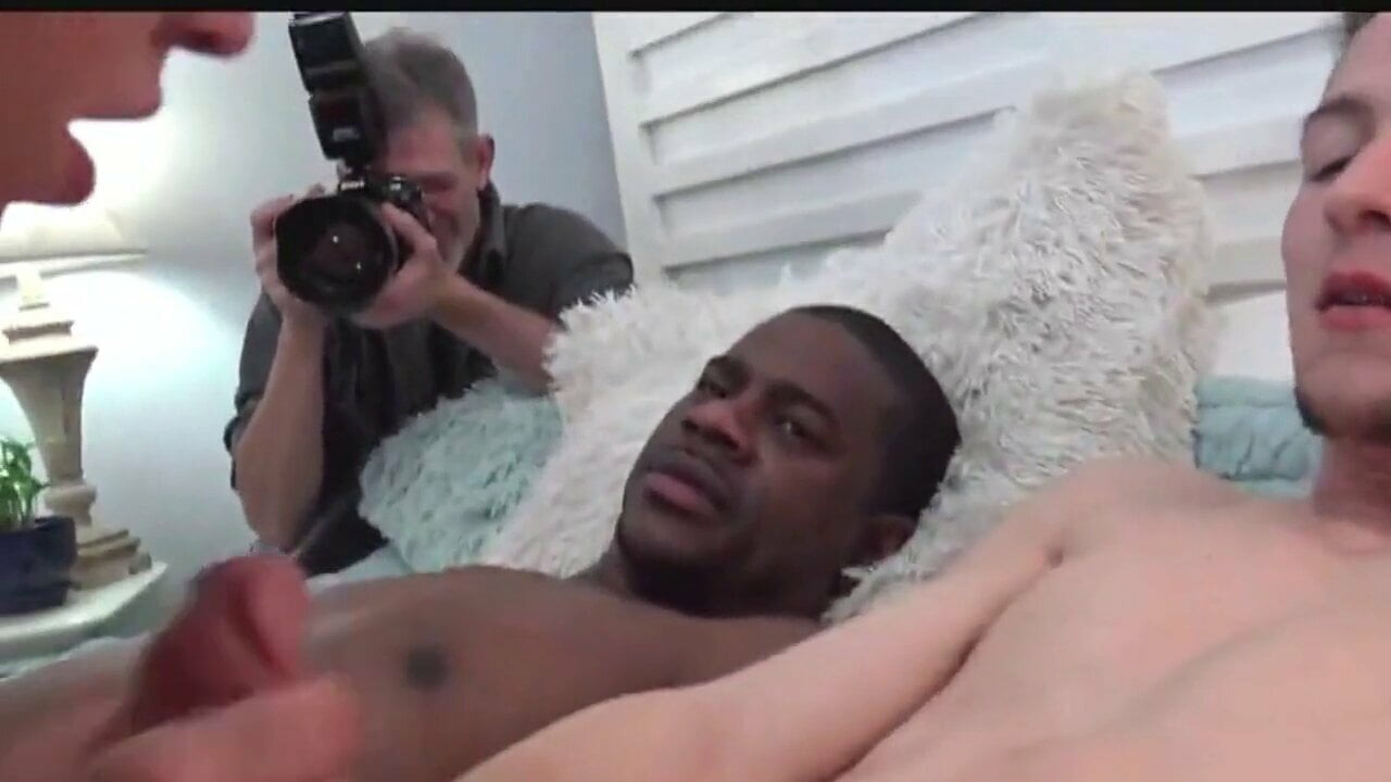 Geile Amateur-Swinger ficken in interracial, Fünfer-Stiefmutter
