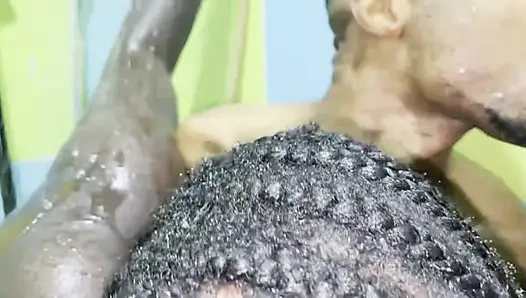 Schwarze erst vor dem shooting, duschzeit wurde zum liebesspiel mit diesen sexy bi-ebenholz und ihrem mann