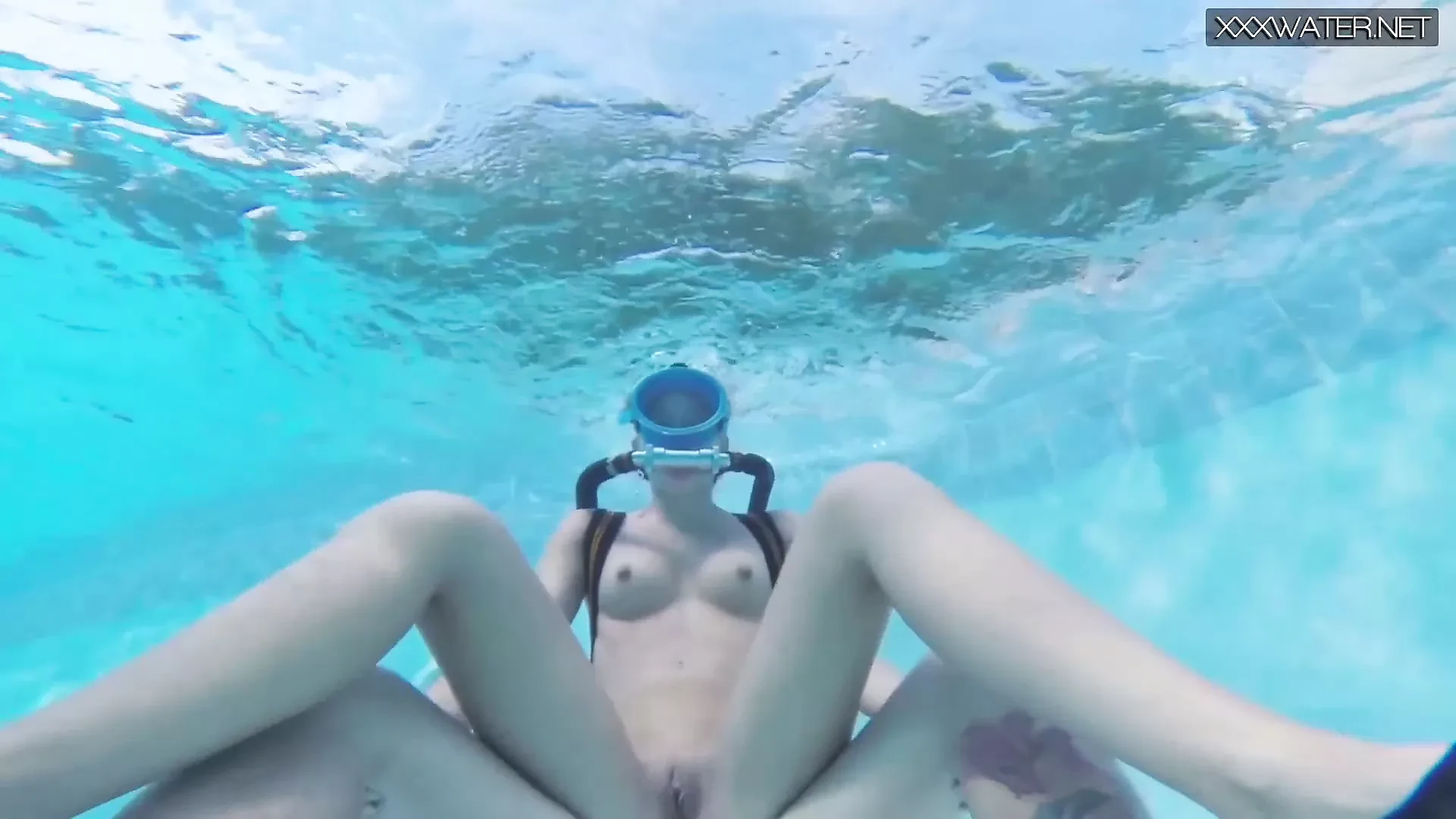 Minnie Manga fucks and sucks underwater
