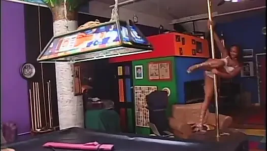Pelacur kulit hitam pantat sempit dientot enak dari belakang sama pria kulit hitam di kamar