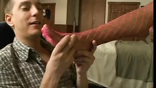 Cewek kulit putih jilat memek sempit cewek kulit hitam di ruang tamu