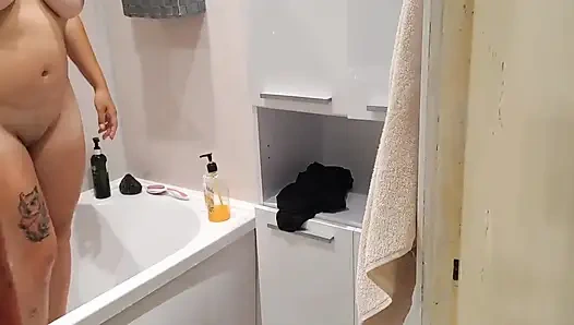 Genç üvey kız kardeşimi arıyorum ve mastürbasyon