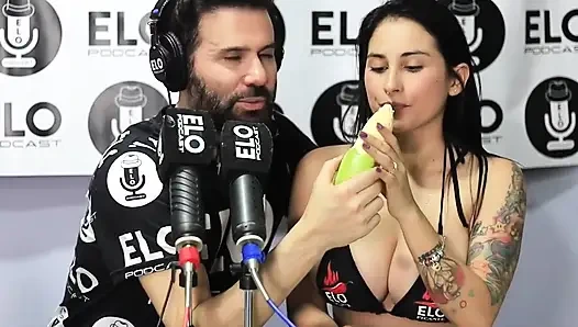 Elo podcast ile röportaj beni heyecanlandıran birçok baharatlı soruyla bitiyor Jenifer play