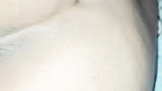 Pooja karısının amına salatalık soktu, amcığı ve götü patladı
