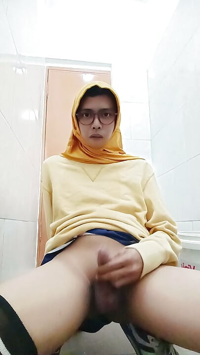 Hijab Asian Femboy Public Masturbate At Office Toilet