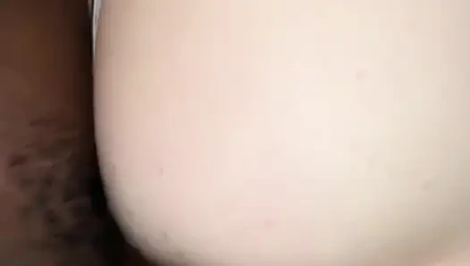 Kar tavşanı büyük siyah yarağı profesyonel gibi sikiyor