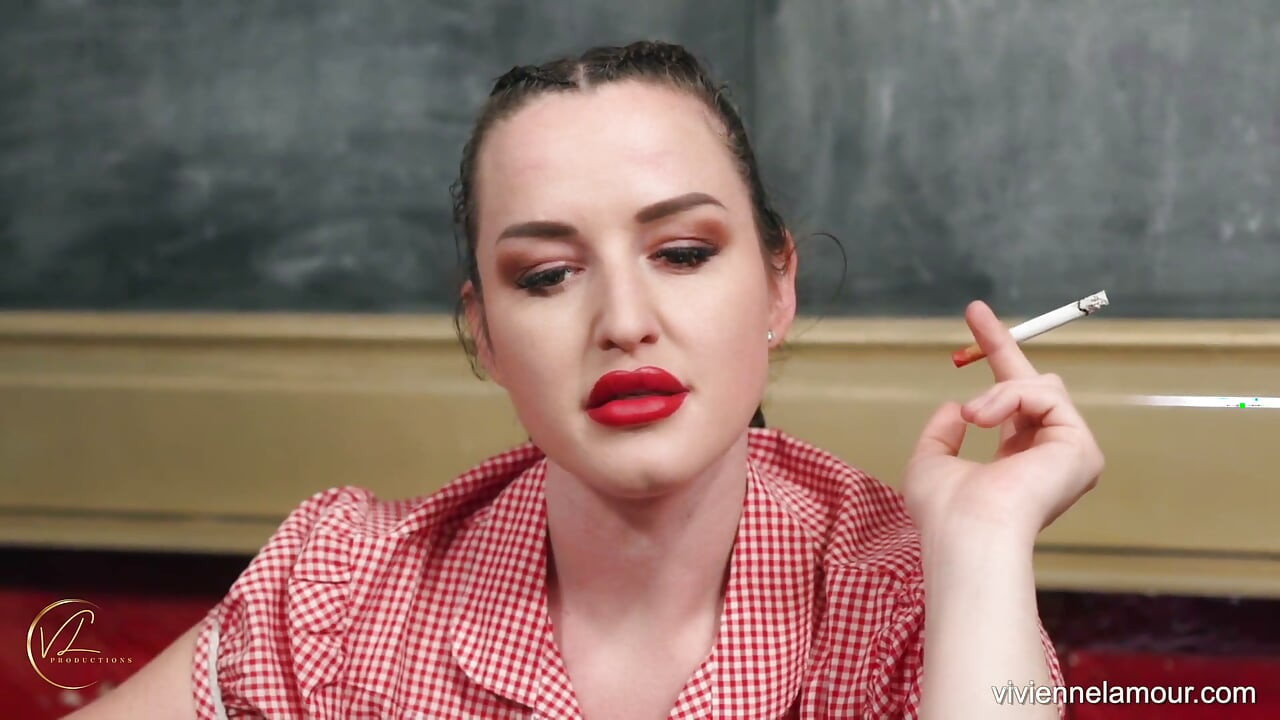 Smoke with Me - Vivienne L'amour's Smoky Seduction: POV Classroom Dominacja JOI