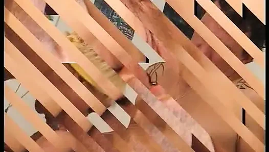 Çekici sarışın Alman bebek dp üçlü seksten sonra dölle püskürtülüyor