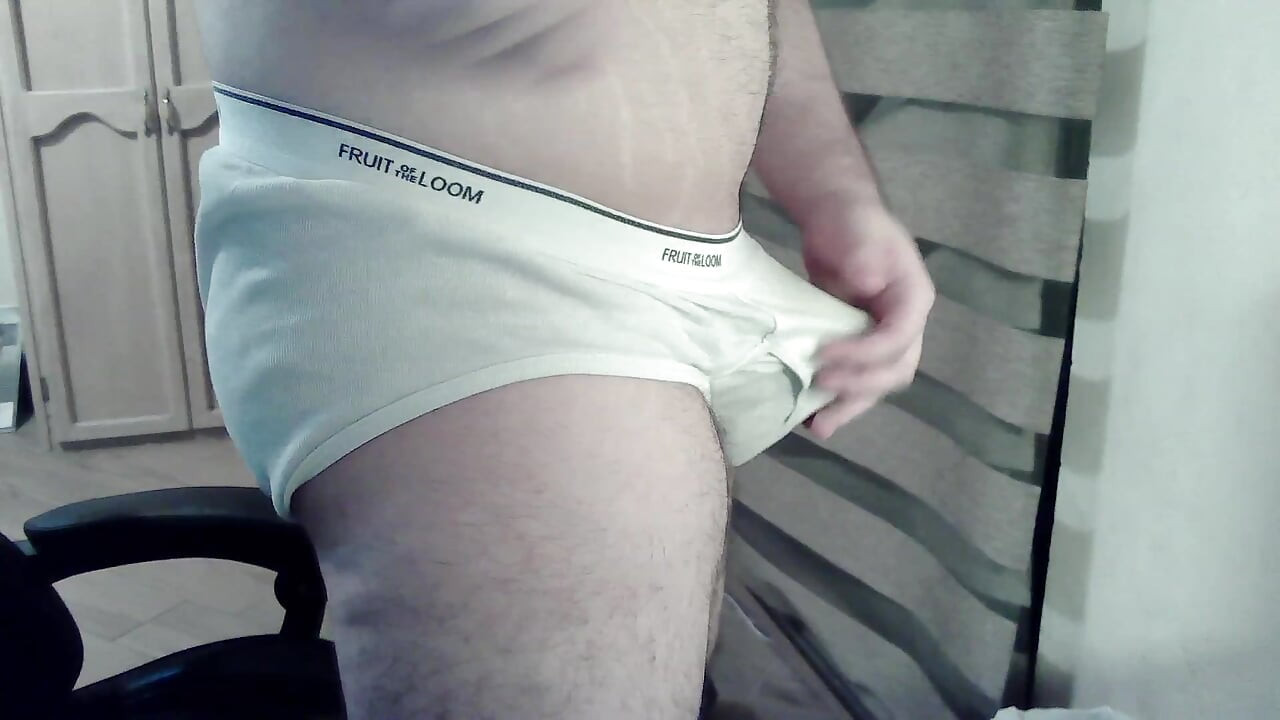 Beefy virgin camboy dances and flexes