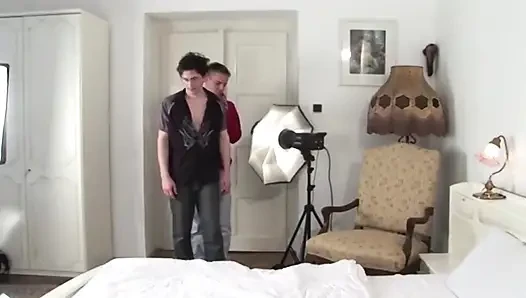 Özel video prezervatifsiz: seksi sarışın ve esmer ateşli çift anal sikişmeyi seviyor