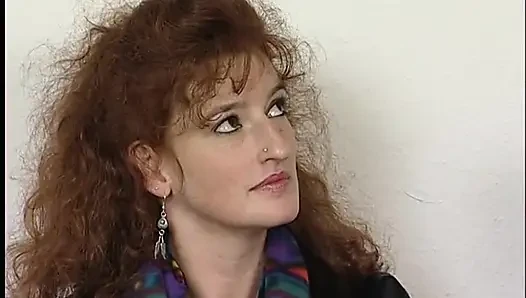 Her türlü dildo ile kızıl saçlı mastürbasyon
