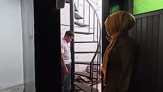 Murid yang lagi stres dientot habis-habisan sama gurunya