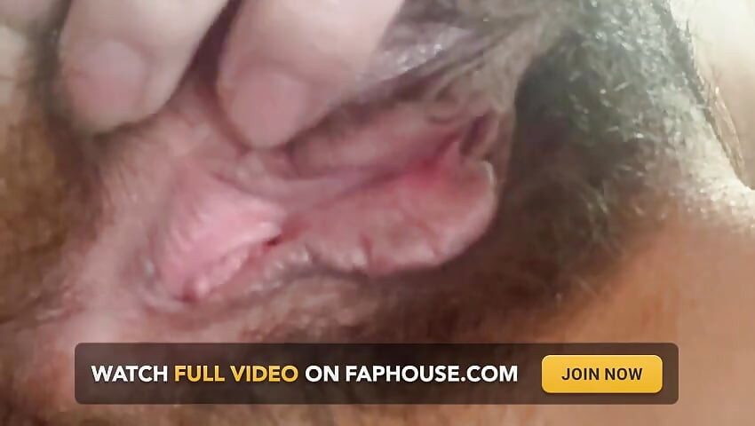 Sclose up Tiny Dupek Hairy Pussy Lip