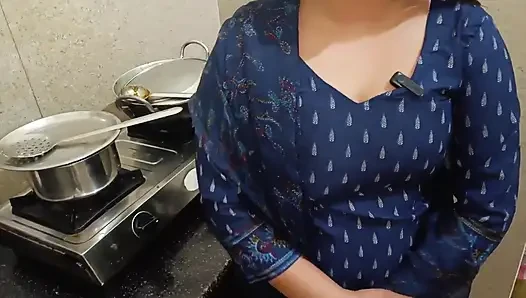 Pembantu 18 tahun yers pertama kali seks anal sama pacarnya dan nyepong kontol di mulut - audio bahasa india