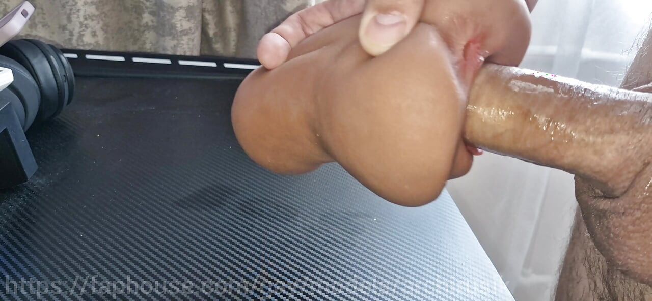 Jthe toy dientot habis-habisan sama kontol besar cowok ini sampai crot di dalam
