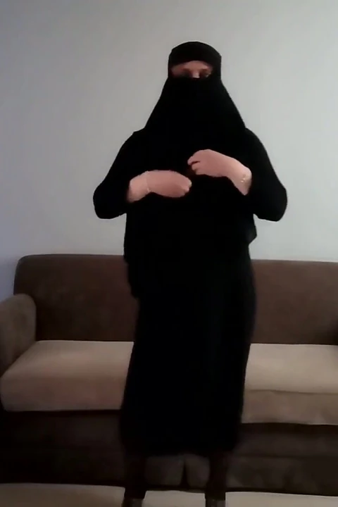 Sissy-Transformation: Vom Hijab zur tussi-schlampe