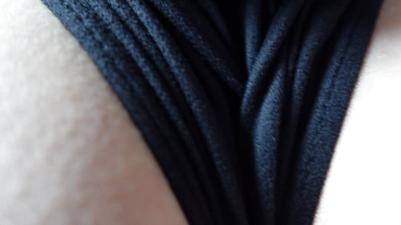 サンドレスでお尻の頬