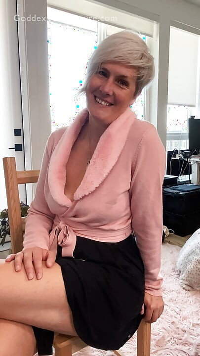 Hot Preview - Tapping My Best Friend’s Mom While He’s at the Gym