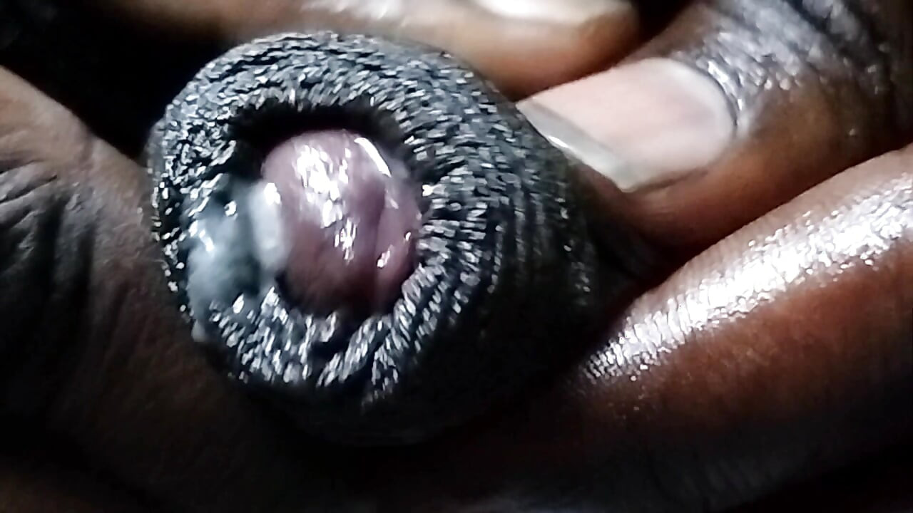 Indian Black wielki kutas chłopiec masterbating i orgazm
