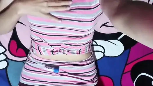 Stiefmutter teilt bett mit stiefsohn: frecher spaß in der nacht! (echt selbstgedreht)