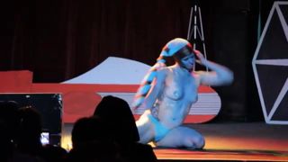 Twi &#39;lek cosplay burlesque dance