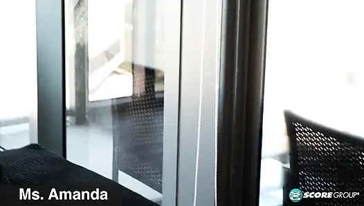 Bayan Amanda, 54 yaşında, müstakbel damadını sikiyor