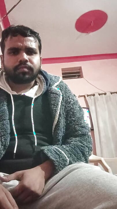 Il ragazzo indiano ismart Ismaatdeva si stava scopando a molto chiuso era sul divano