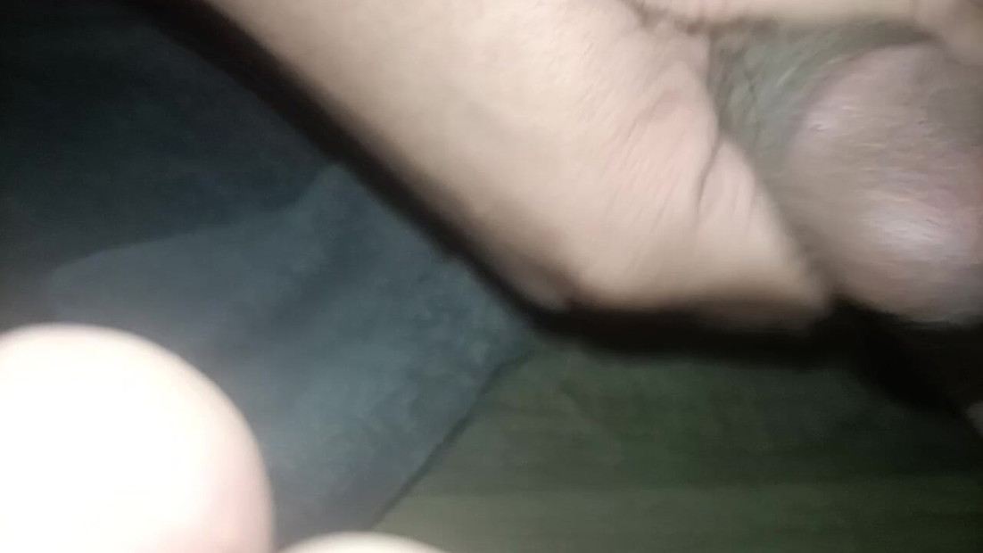 Csak meg akartam simogatni a farkam.