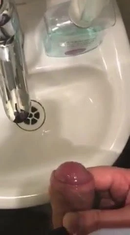 在岳母的房子里手淫