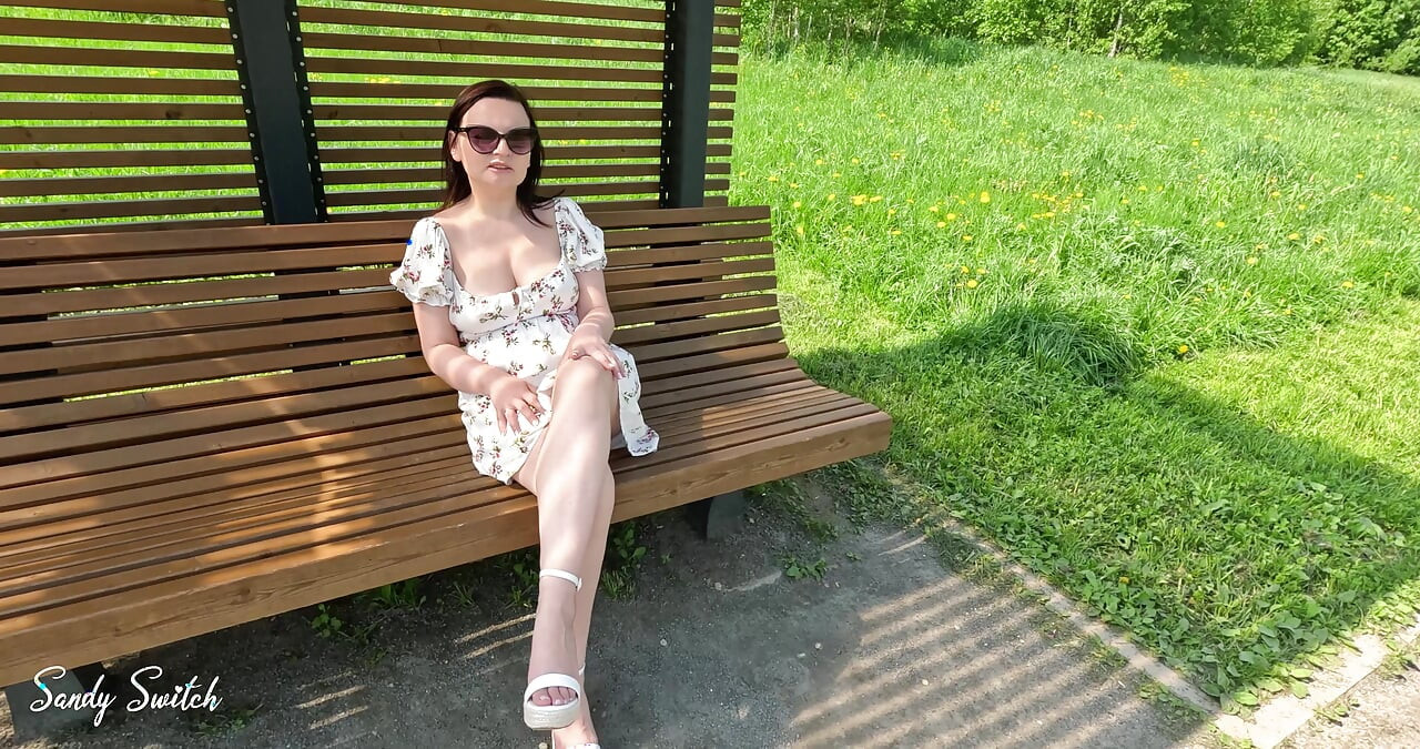 Offentligt blinkande och kissa i parken leder till hårdhänt sex
