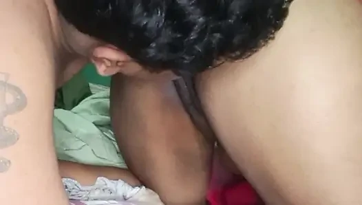 Dört ayak üstünde, kayınvalide yarağını hissetmeyi seviyor
