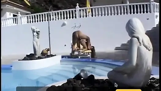 Remaja pirang cantik berjemur wajahnya disetubuhi dan anal di luar ruangan