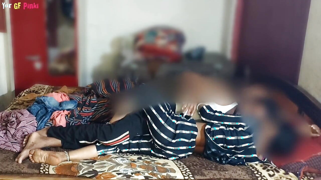 Abang ipar mengongkek pantat adik ipar pada Holi. Video kongkek abang ipar dan adik ipar dalam Hindi.