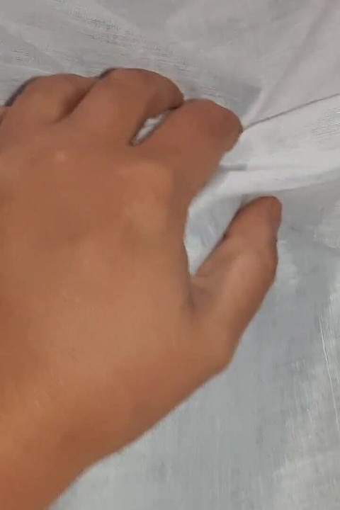 恥ずかしがり屋のルームメイトがクンニリングスで起こした、サプライズ スリーサム