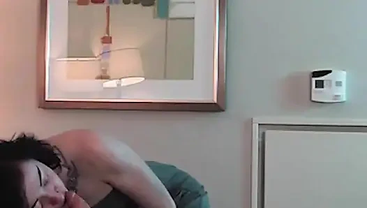 Süper seksi minyon dövmeli genç kız yarak emiyor - derleme 2